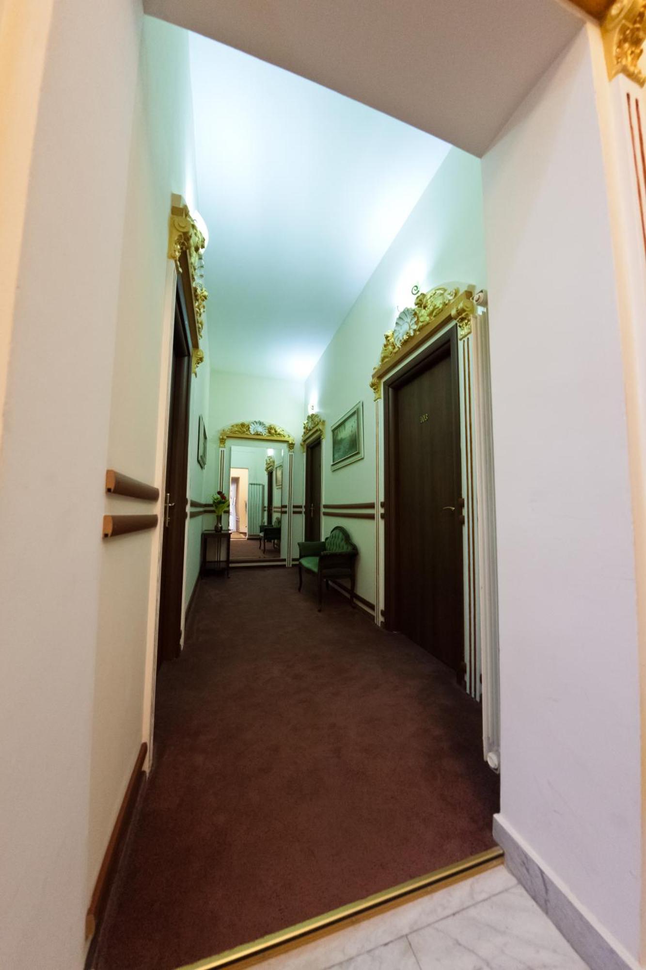 Hotel Royal クラヨーヴァ インテリア 写真