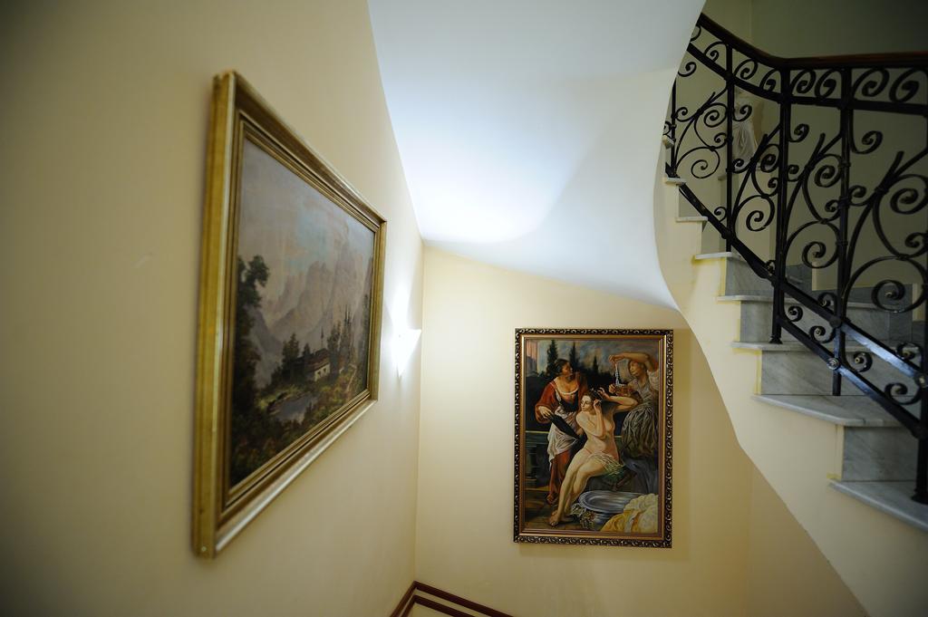Hotel Royal クラヨーヴァ エクステリア 写真