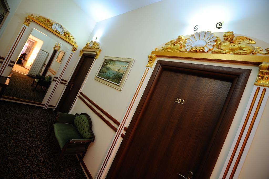 Hotel Royal クラヨーヴァ エクステリア 写真