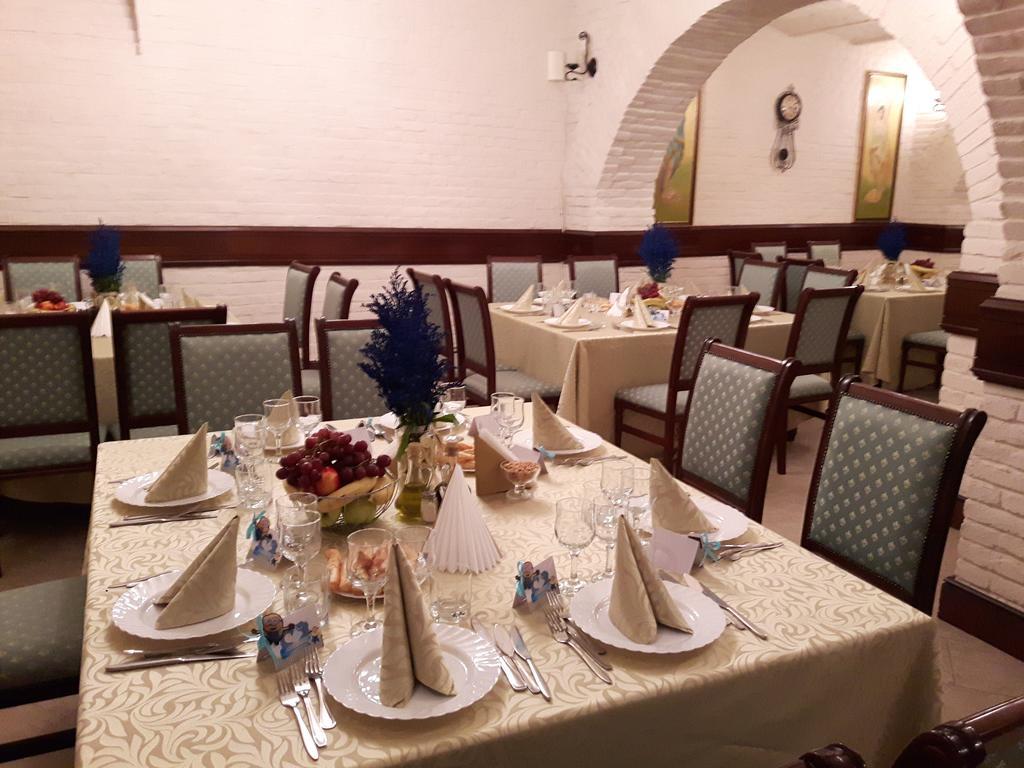 Hotel Royal クラヨーヴァ エクステリア 写真
