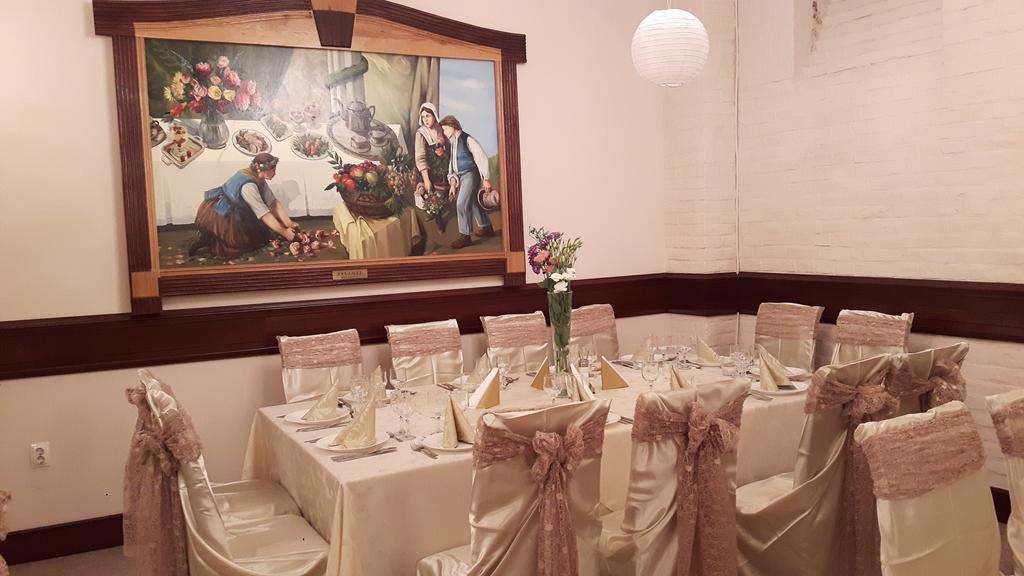 Hotel Royal クラヨーヴァ エクステリア 写真