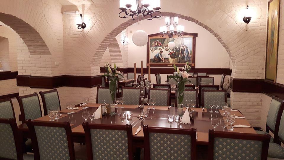 Hotel Royal クラヨーヴァ エクステリア 写真