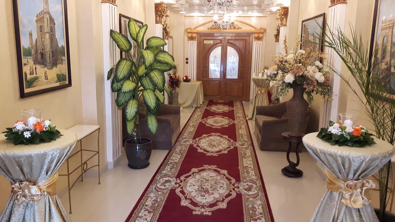 Hotel Royal クラヨーヴァ エクステリア 写真