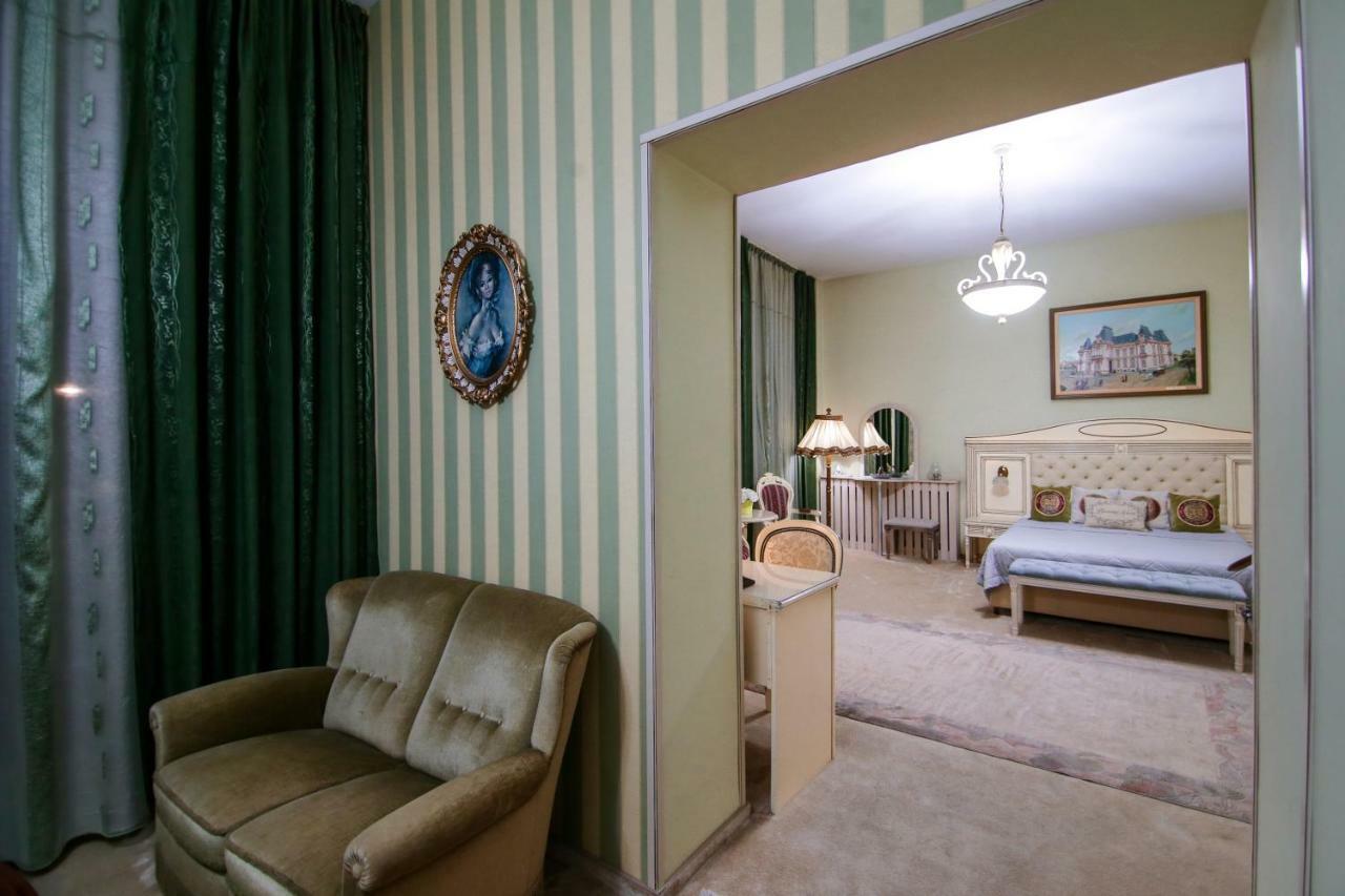 Hotel Royal クラヨーヴァ エクステリア 写真