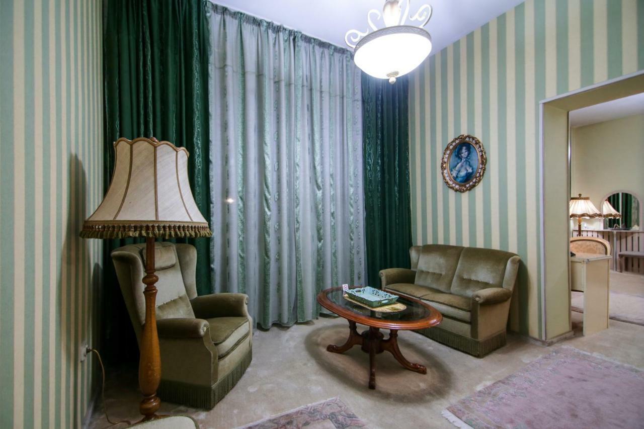 Hotel Royal クラヨーヴァ エクステリア 写真