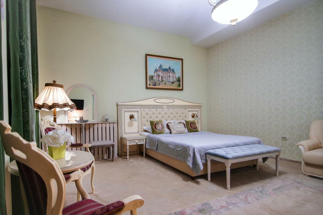 Hotel Royal クラヨーヴァ エクステリア 写真