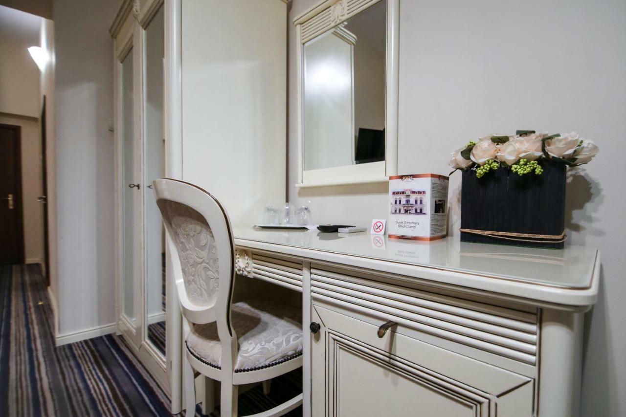 Hotel Royal クラヨーヴァ エクステリア 写真