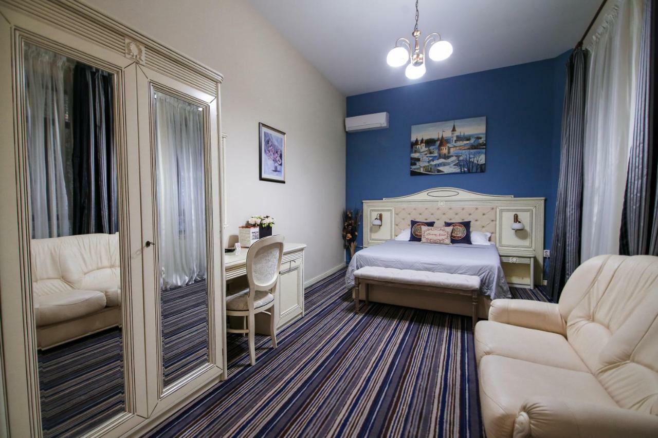 Hotel Royal クラヨーヴァ エクステリア 写真