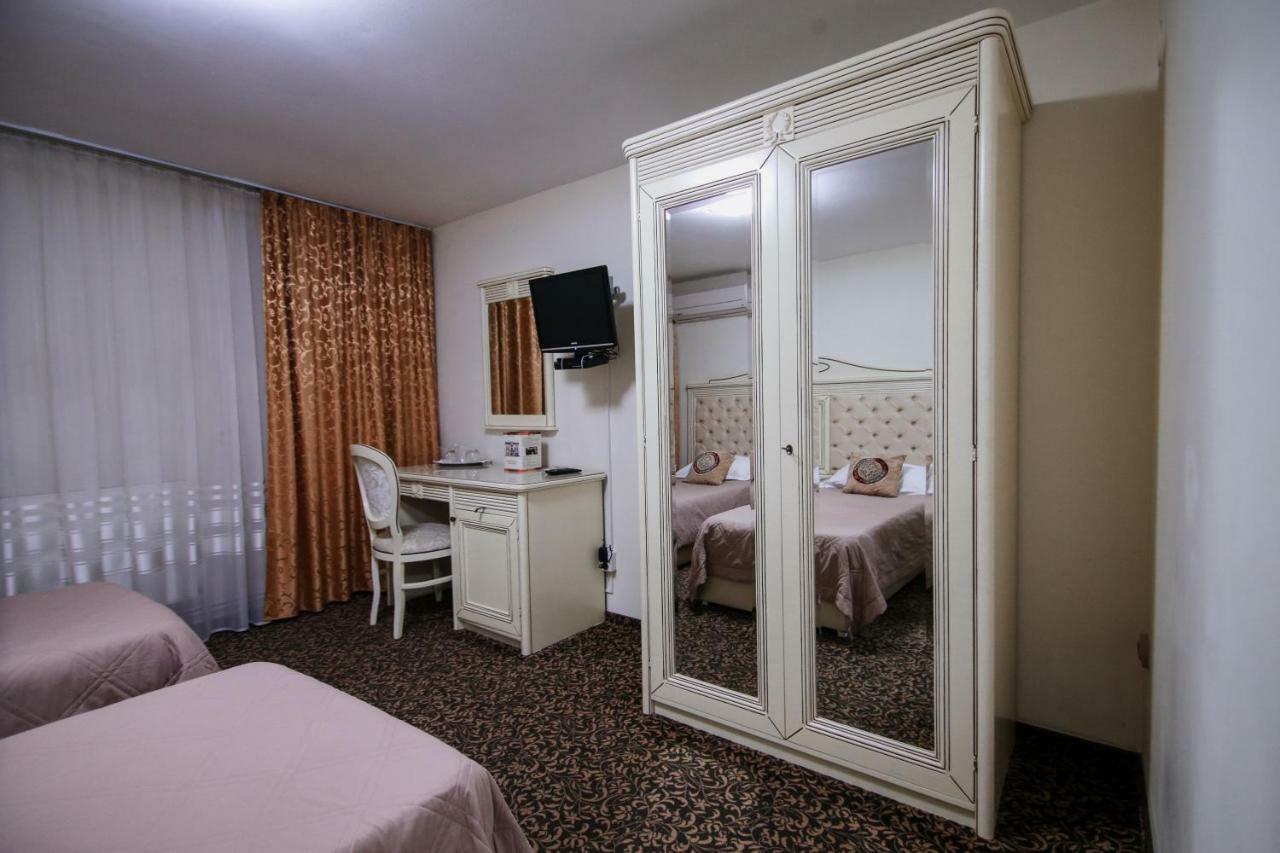 Hotel Royal クラヨーヴァ エクステリア 写真