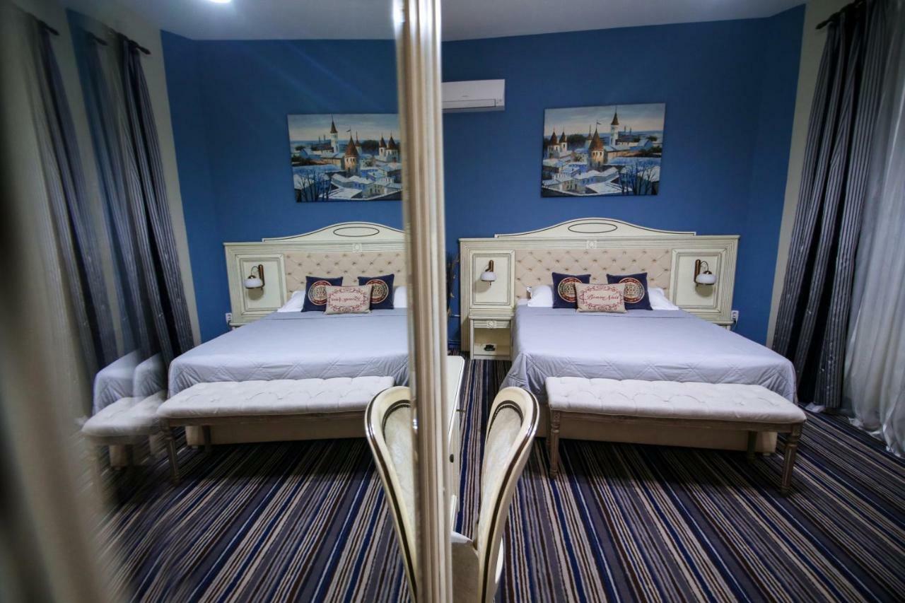 Hotel Royal クラヨーヴァ エクステリア 写真