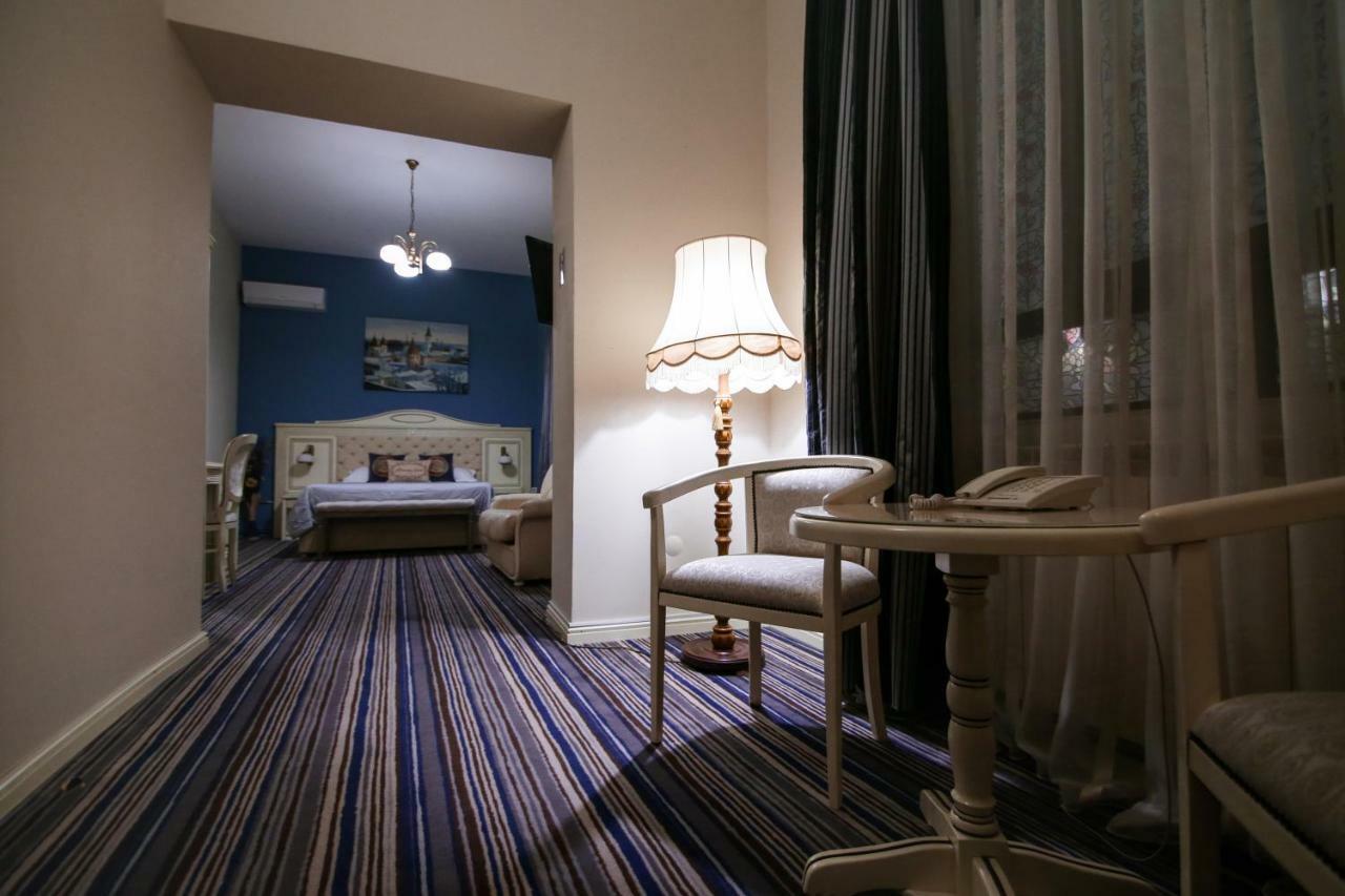 Hotel Royal クラヨーヴァ エクステリア 写真