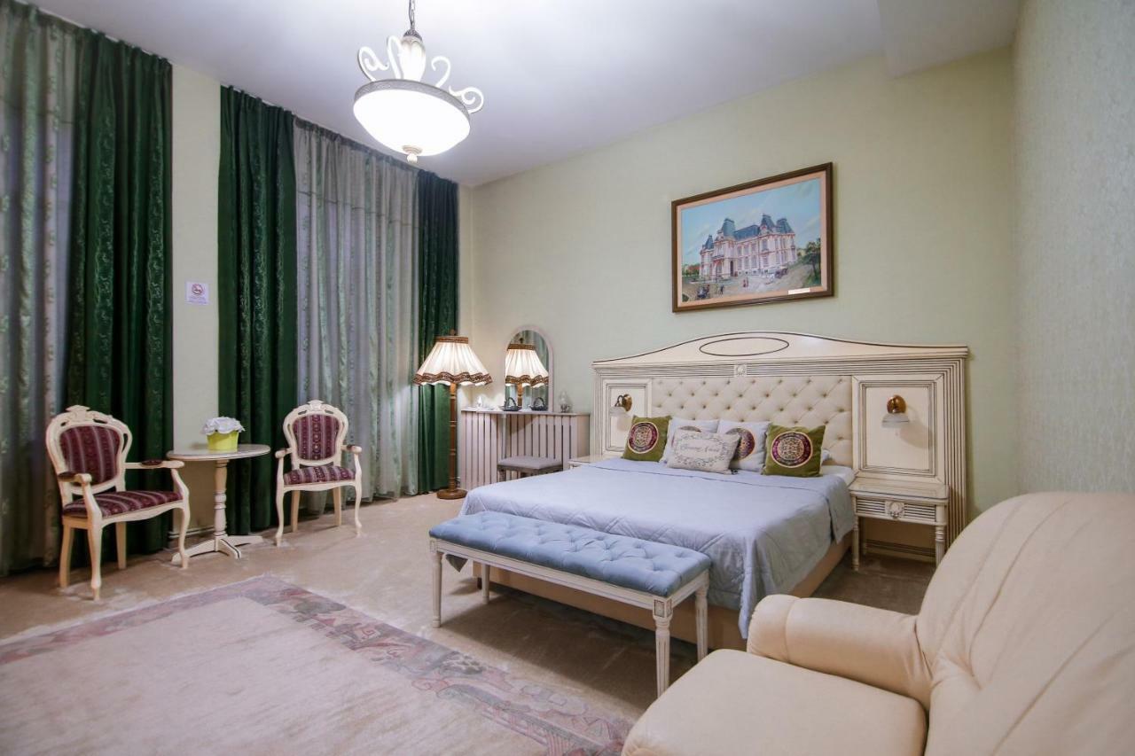 Hotel Royal クラヨーヴァ エクステリア 写真