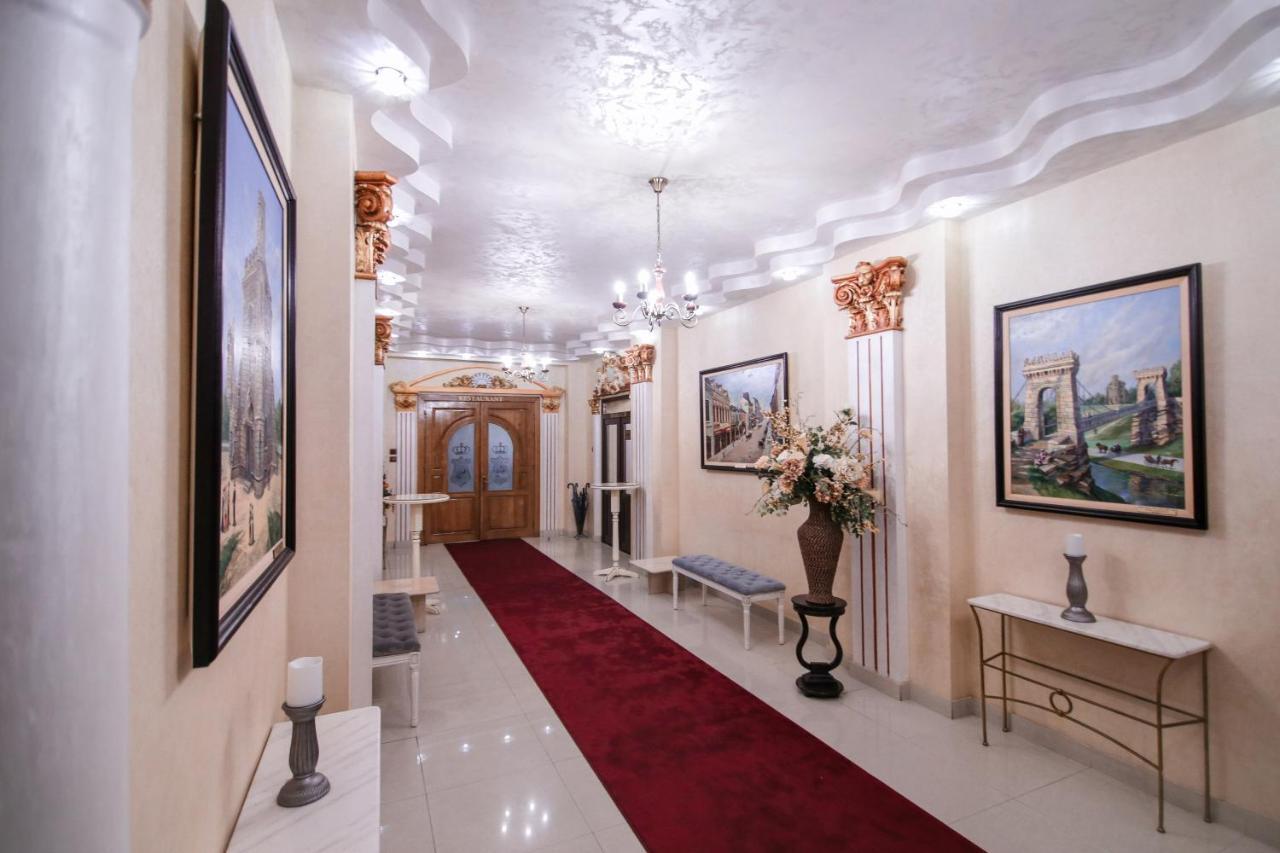 Hotel Royal クラヨーヴァ エクステリア 写真